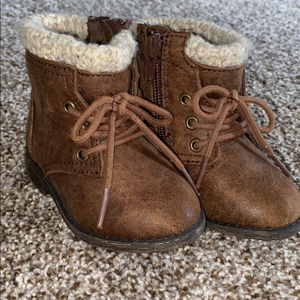 Babygirl booties $4